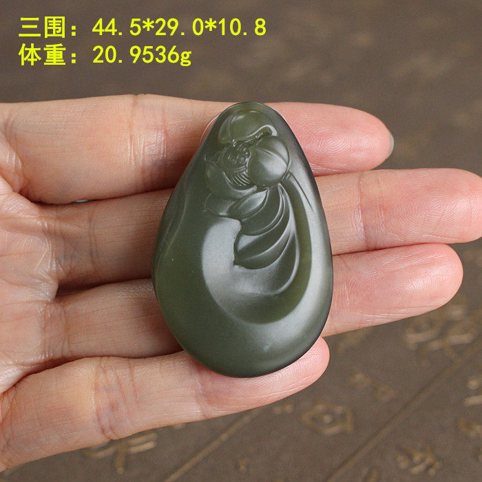 老熟超细腻的黑沁青玉籽料挂件