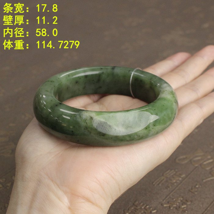N颜色漂亮镯型饱满厚实的58.0碧玉籽料手镯 有原皮 和田玉朕®开仓