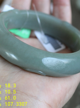 浑厚饱满和田玉青白玉籽料猫镯