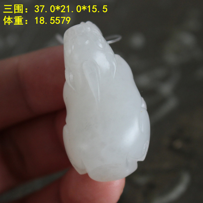 R和田玉羊脂白玉籽料貔貅挂件黑