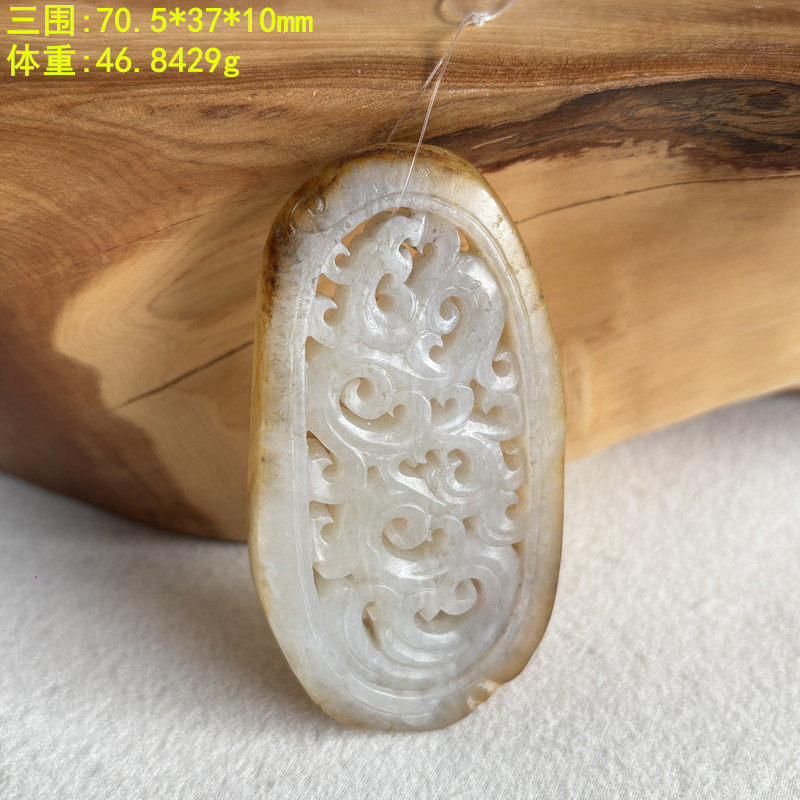 古朴的黄沁皮白玉籽料螭龙挂件