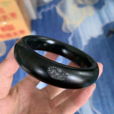 脂份密度都不错的糖皮青玉手镯