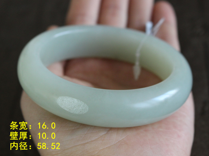58.52超浅色青花籽料留皮手镯