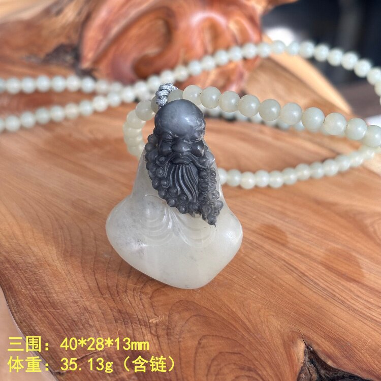 有个性的青花籽料盘腿罗汉挂件