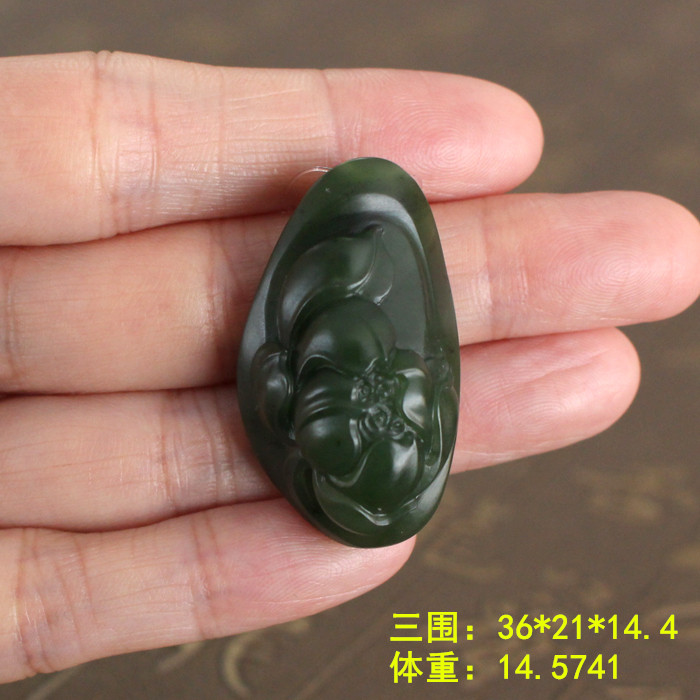 细腻老熟的碧玉籽料小荷花挂件