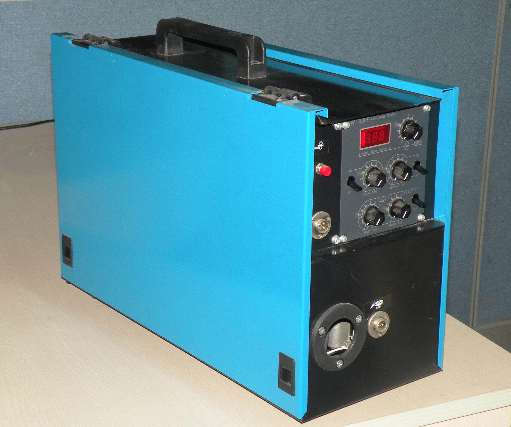 蓝色新款现货广东数显式氩弧等离子焊机四轮驱动脉冲自动送丝机