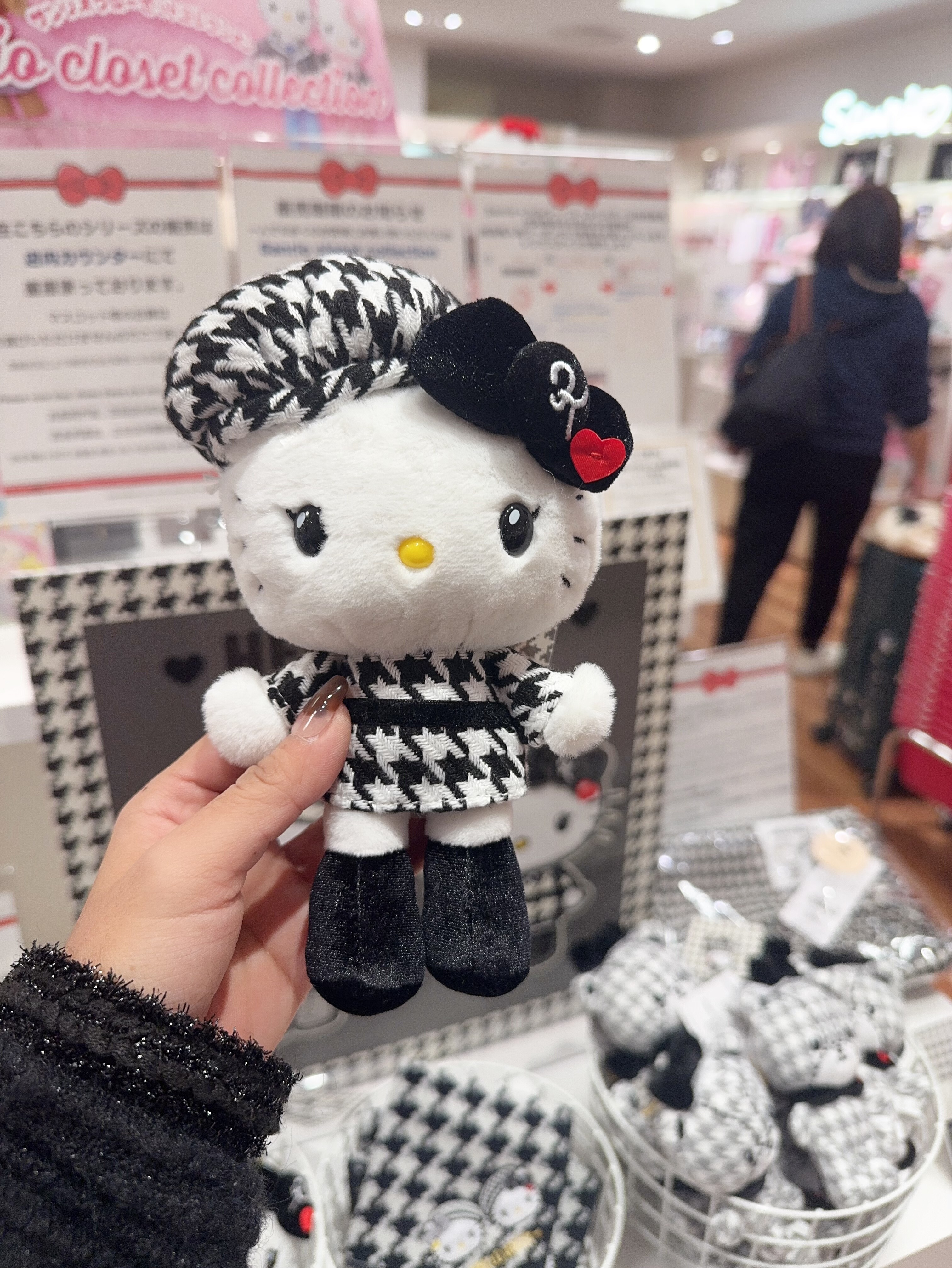 现货日本三丽鸥正品优雅千金hellokitty赫本风千鸟格生日公仔挂件