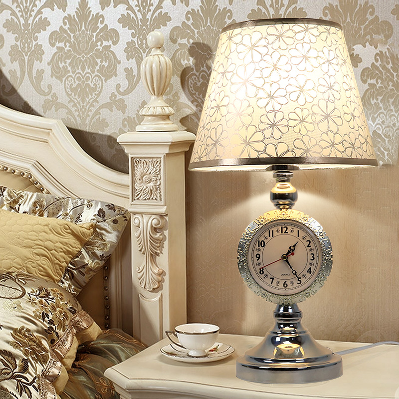 现代简约卧室床头柜台灯遥控创意温馨带表时尚浪漫客厅调光床头灯