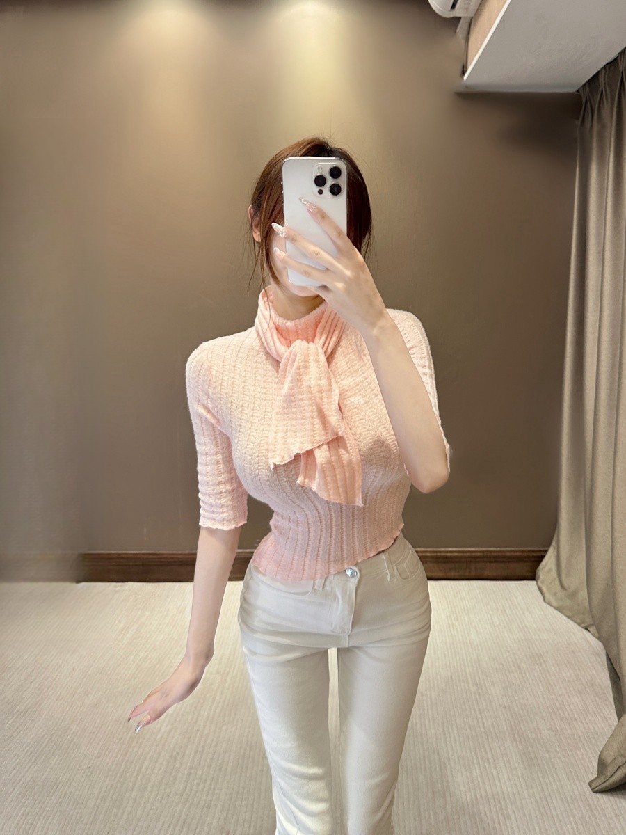 富家千金气质温柔显身材针织衫