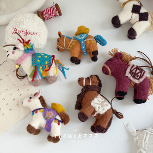 尼泊尔羊毛毡小马包挂件彩色马包挂饰钥匙扣本命马年车载挂件礼物