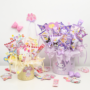 花喜爱儿童节礼物零食花束桶卡通玩偶礼品插花抱抱桶鲜花包装材料