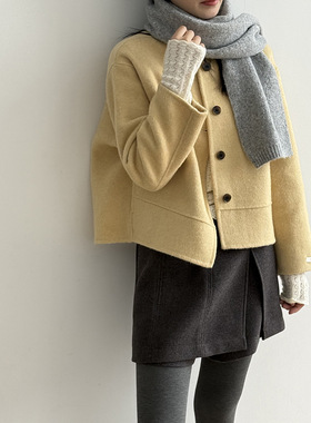 言双 气质简约绵羊毛呢外套女短款 冬季宽松圆领上衣外套N8522