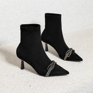 一代佳人2025冬新款水钻蝴蝶结绒面尖头细跟弹力靴女高跟加绒短靴