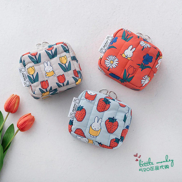 日本代购 Miffy米菲兔 花 草莓 时尚可爱化妆包零钱包小物收纳包,模玩/动漫/周边/娃圈三坑/桌游,动漫背包/钱包/箱包,淘宝优惠券,粉丝福利购,淘宝优惠卷