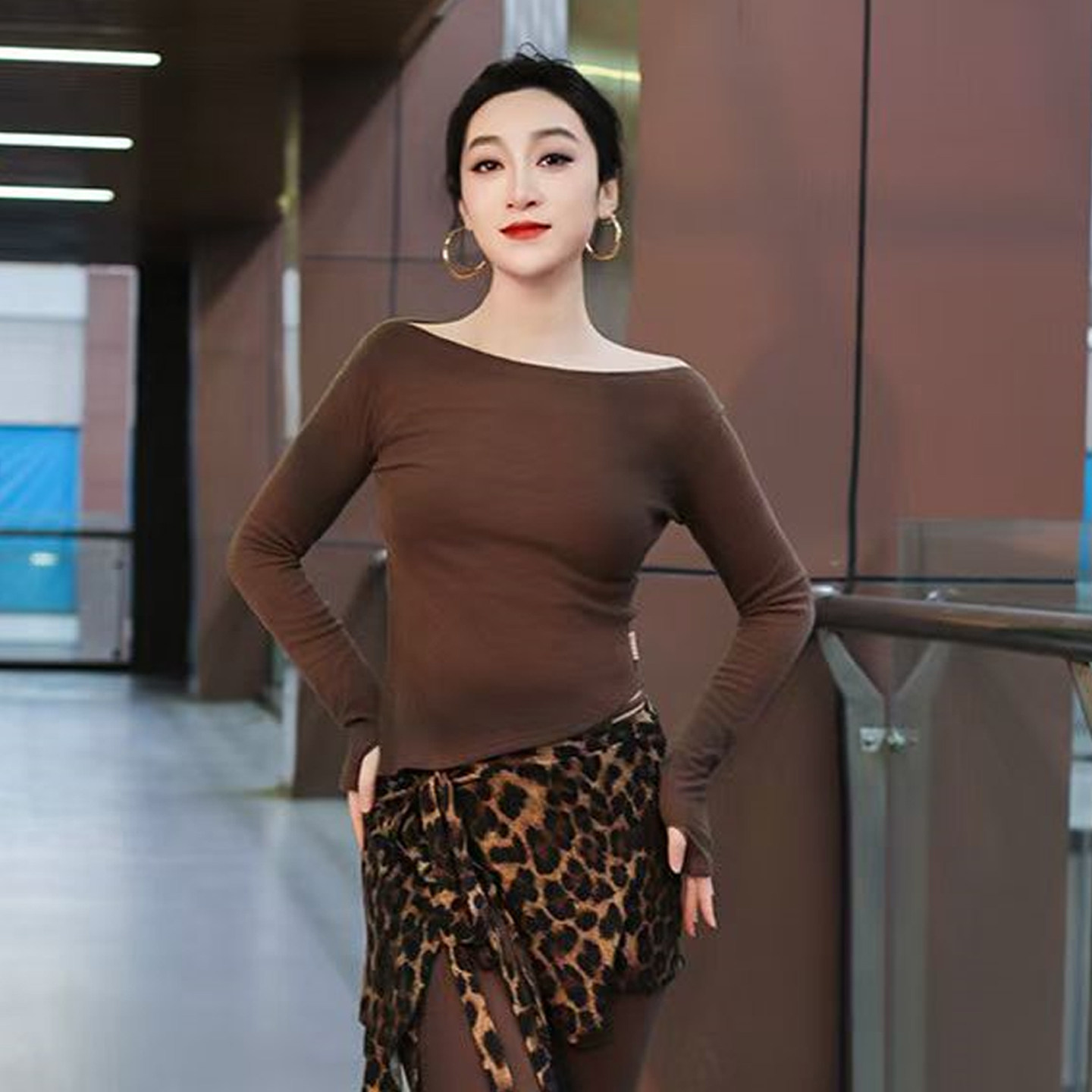 迷迭舞原创新款肚皮舞上衣2026豹纹长袖舞蹈运动瑜伽健身练功上衣