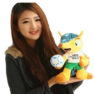 原版 2014年巴西世界杯吉祥物毛绒公仔犰狳48cm托球