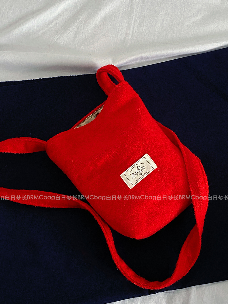 氛围感红色毛呢斜跨小包