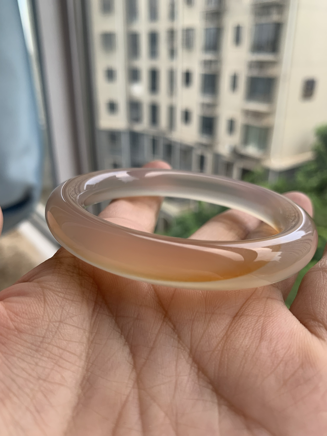 天然原色蜜糖色玉髓玛瑙手镯冰透水润一抹红丝带国风玉镯强荧光54