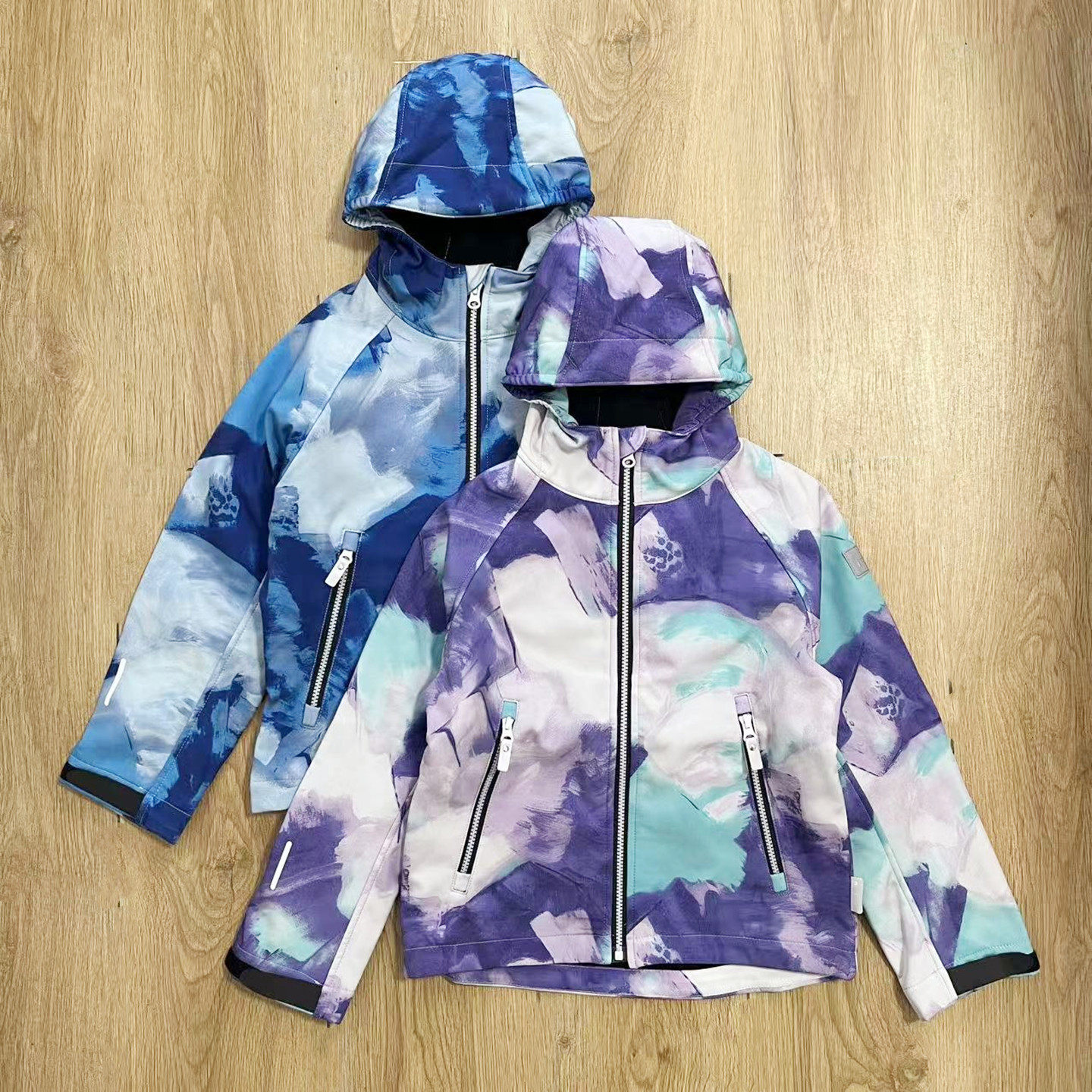 2025秋冬新款男女童软壳防风防水连帽加绒冲锋衣外套潮上衣中大童