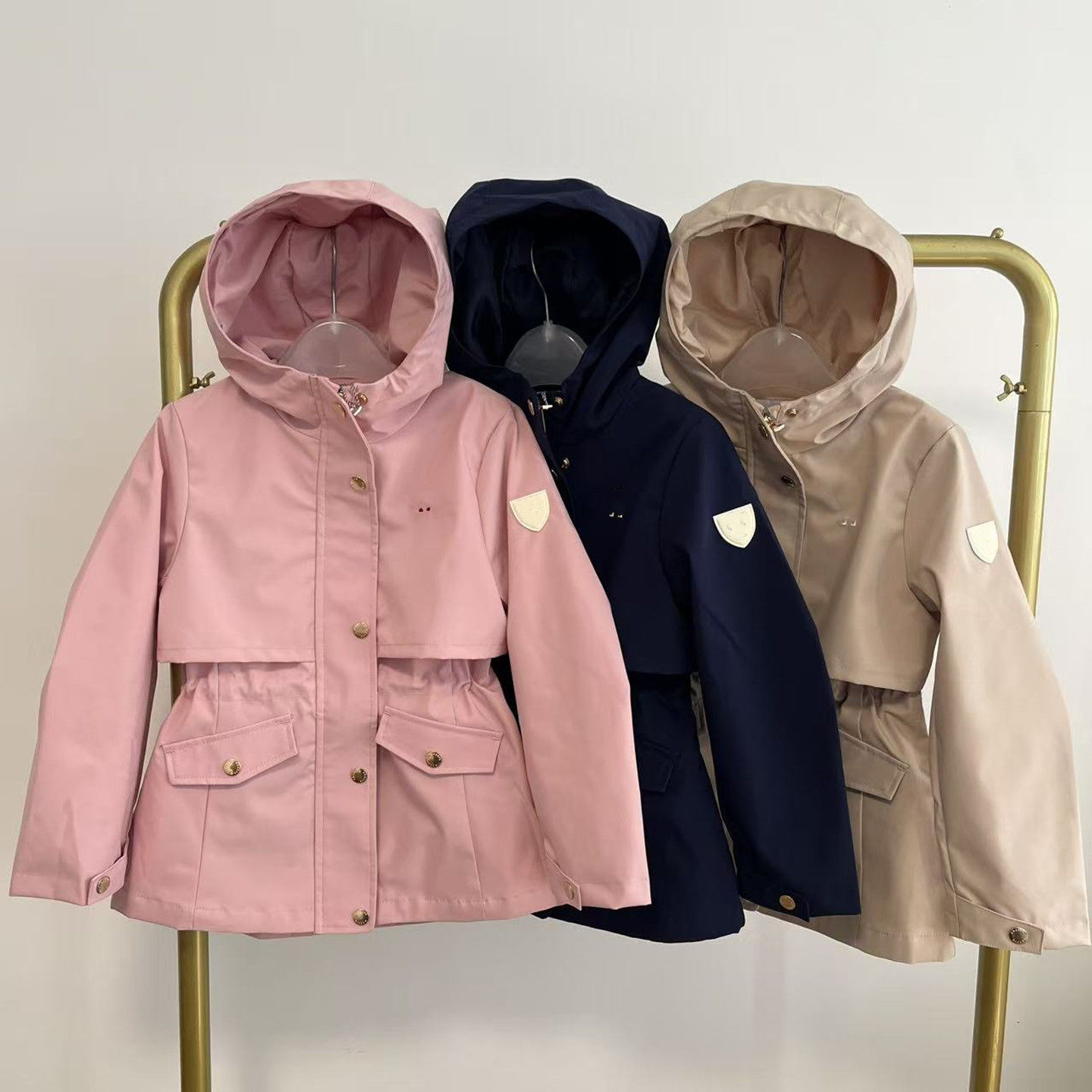 春季新款女童洋气美貌防风防水连帽冲锋衣时尚收腰风衣外套中大童