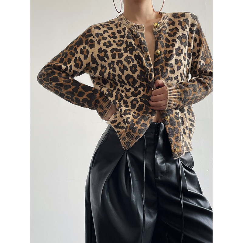 金属扣修身显瘦豹纹针织开衫