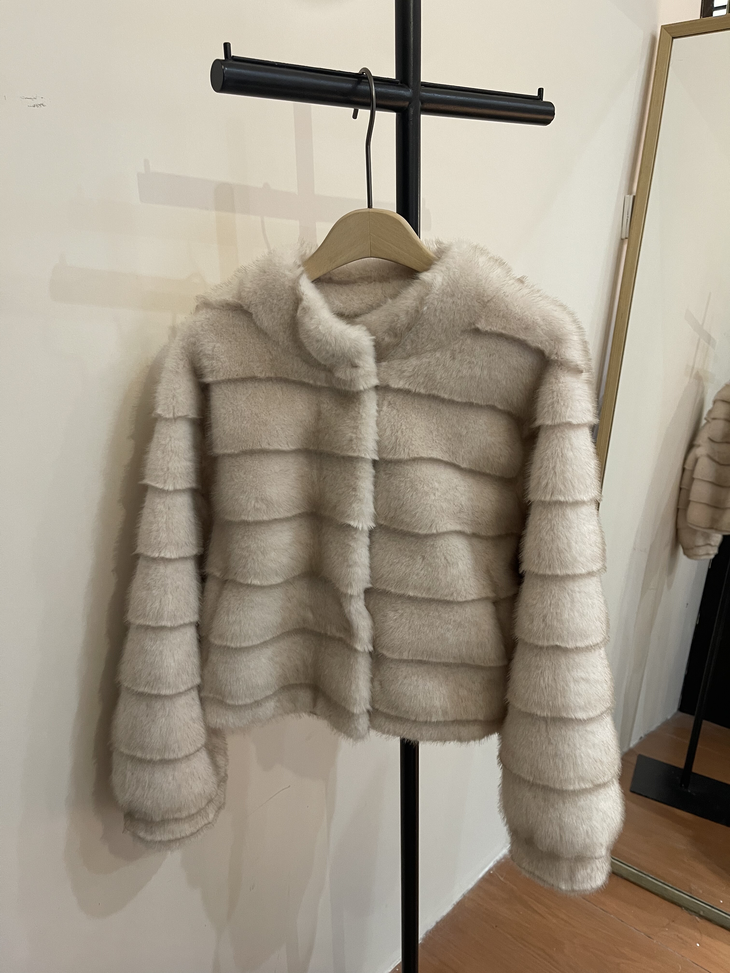 高品质韩系连帽仿皮草外套女2026冬新款宽松百搭气质显瘦上衣潮