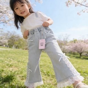 女小童牛仔裤春秋2026春装新款不加绒女宝宝微喇叭裤韩系儿童裤子