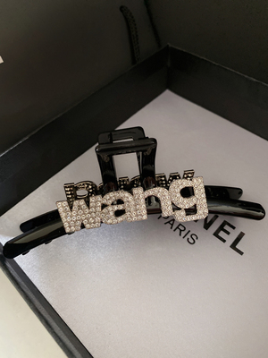 2023年新款Wang字母抓夹轻奢闪钻黑色发夹后脑勺盘发爪夹子头饰女