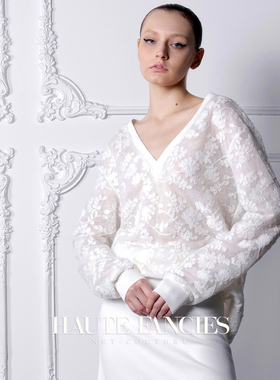 天鹅颈 HAUTE FANCIES后构想｜白色浮雕毛织镂空提花V领上衣25秋