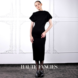 法式优雅 HAUTE FANCIES后构想 | 黑色修身一字领针织连衣裙长裙
