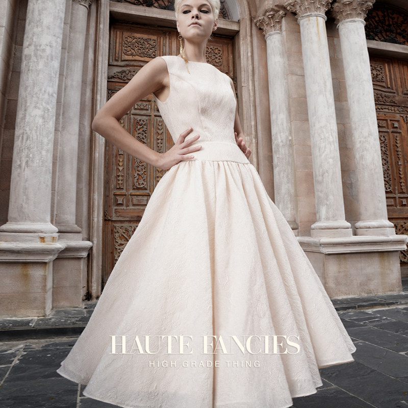 华尔兹HAUTE FANCIES后构想 | 裸色提花法式低腰一字领连衣裙25秋