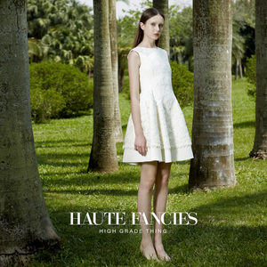 象牙白 HAUTE FANCIES后构想｜法式优雅浮雕蕾丝收腰A摆连衣裙
