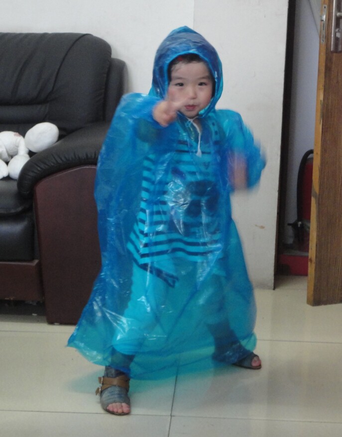 全新料儿童一次性雨衣雨披 加厚 透明 带帽子上学背包旅游休闲