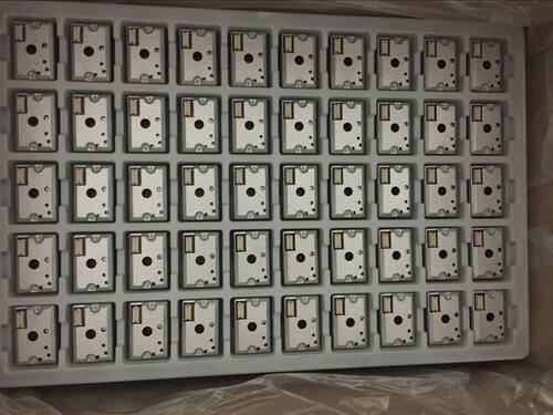 产品优势： 1、高敏感度：可检浓度35微克/立方米； 2、超小型化：可内置于各种设备； 3、低成本化：无需增加外围电路； 4、准确率高：标准串口通讯，测量准确率明显提高； 5、波特率：2400bit/s； 6、一致性好：抗干扰性强，一致性强。