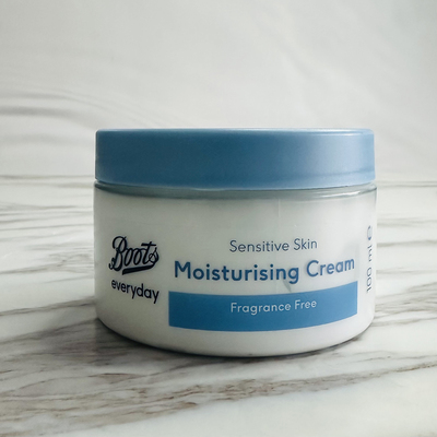 英国boots蓝盒无香保湿滋润面霜