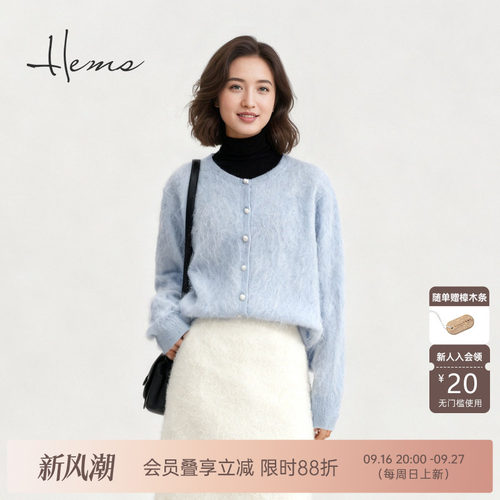 海尔曼斯25秋冬新品云端经典圆领拉绒雾感短款简约羊绒衫D4985D71