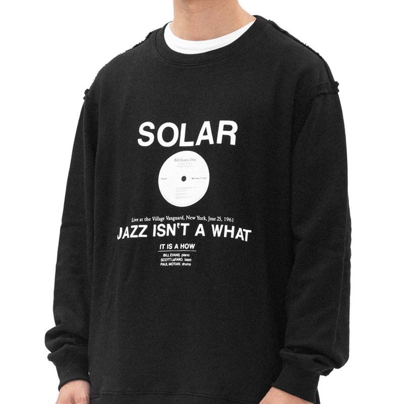 SOUTHFINESS - JAZZ ISN'T A WHAT -  印花圆领纯棉洗水卫衣