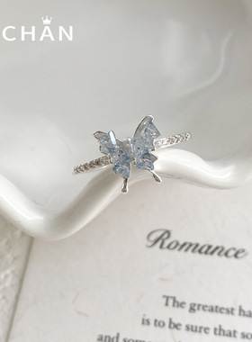 韩系渐变浅蓝水晶蝴蝶戒指小众感精致锆石百搭通勤开口手饰女