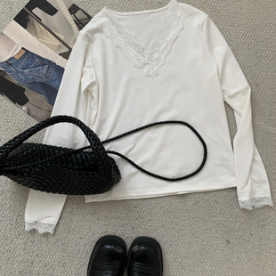极简生活 蕾丝超弹v领上衣 万能搭配蕾丝边打底衫