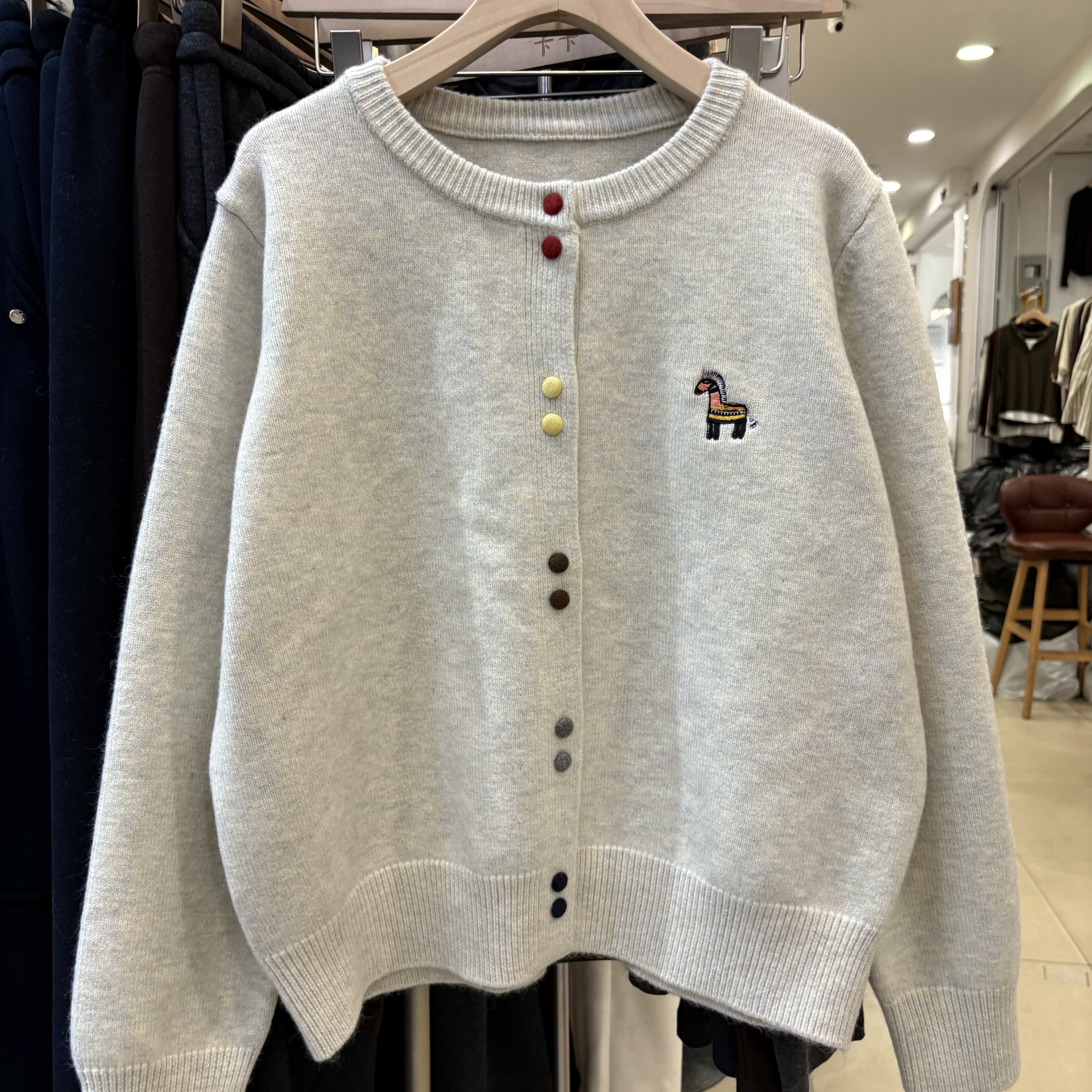 郑吉源正版小马刺绣圆领针织开衫女简约常规纯色长袖毛衣保暖外套,女装/女士精品,毛衣,淘宝优惠券,粉丝福利购,淘宝优惠卷