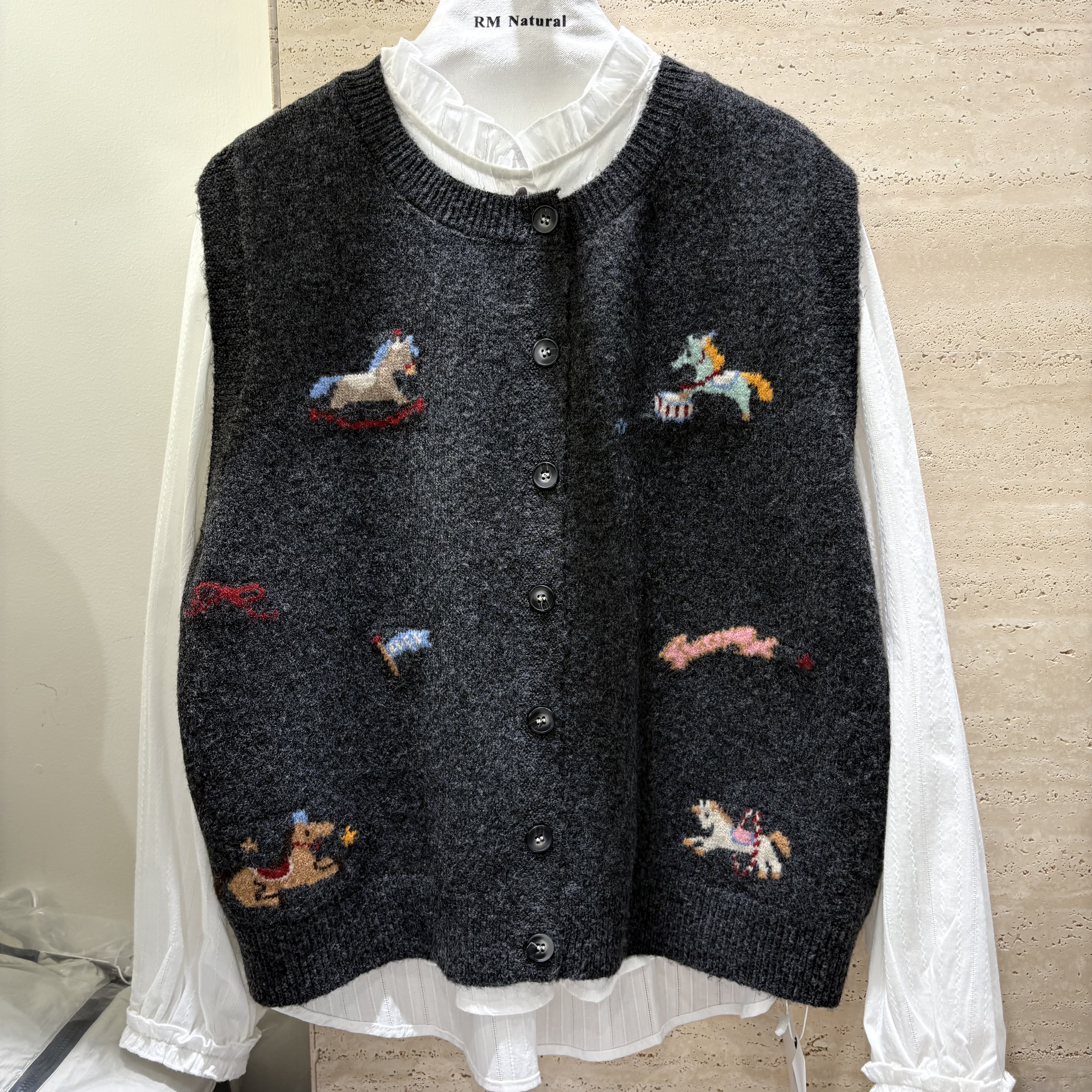 童趣木马刺绣针织马甲女秋冬新款叠穿外搭无袖开衫减龄背心坎肩春,女装/女士精品,马夹,淘宝优惠券,粉丝福利购,淘宝优惠卷