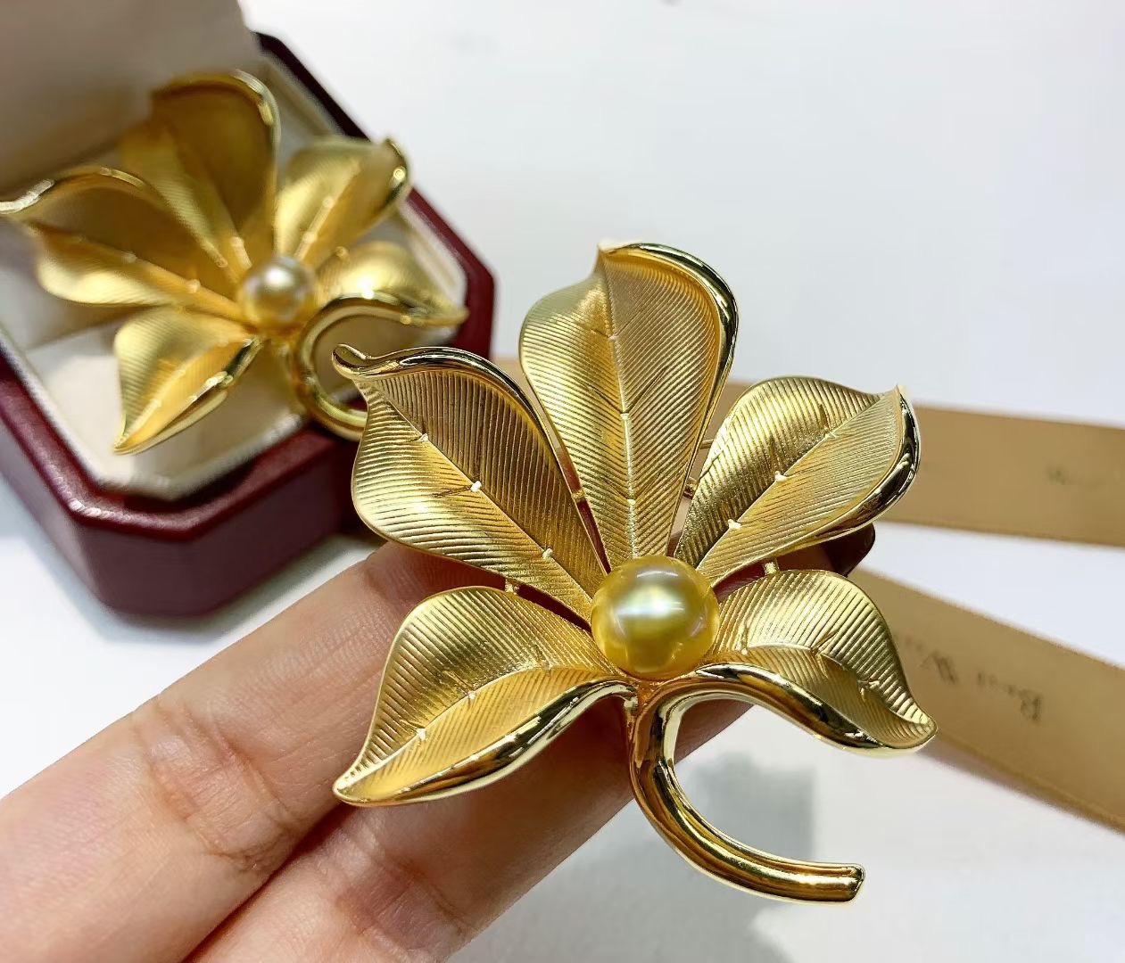 高级感经典珠宝胸针天然南洋金珠胸饰进口海水珍珠胸花外套配饰女