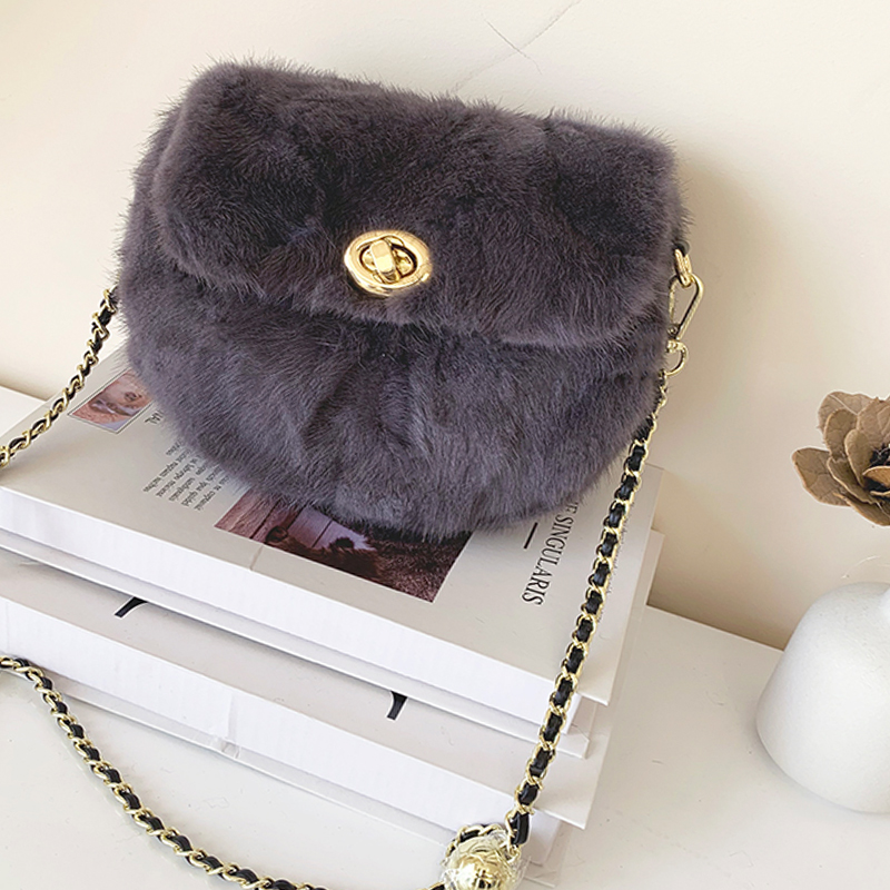 薇儿卡皮草秋冬时尚真皮毛绒水貂毛金球链条斜挎单肩女新月马鞍包