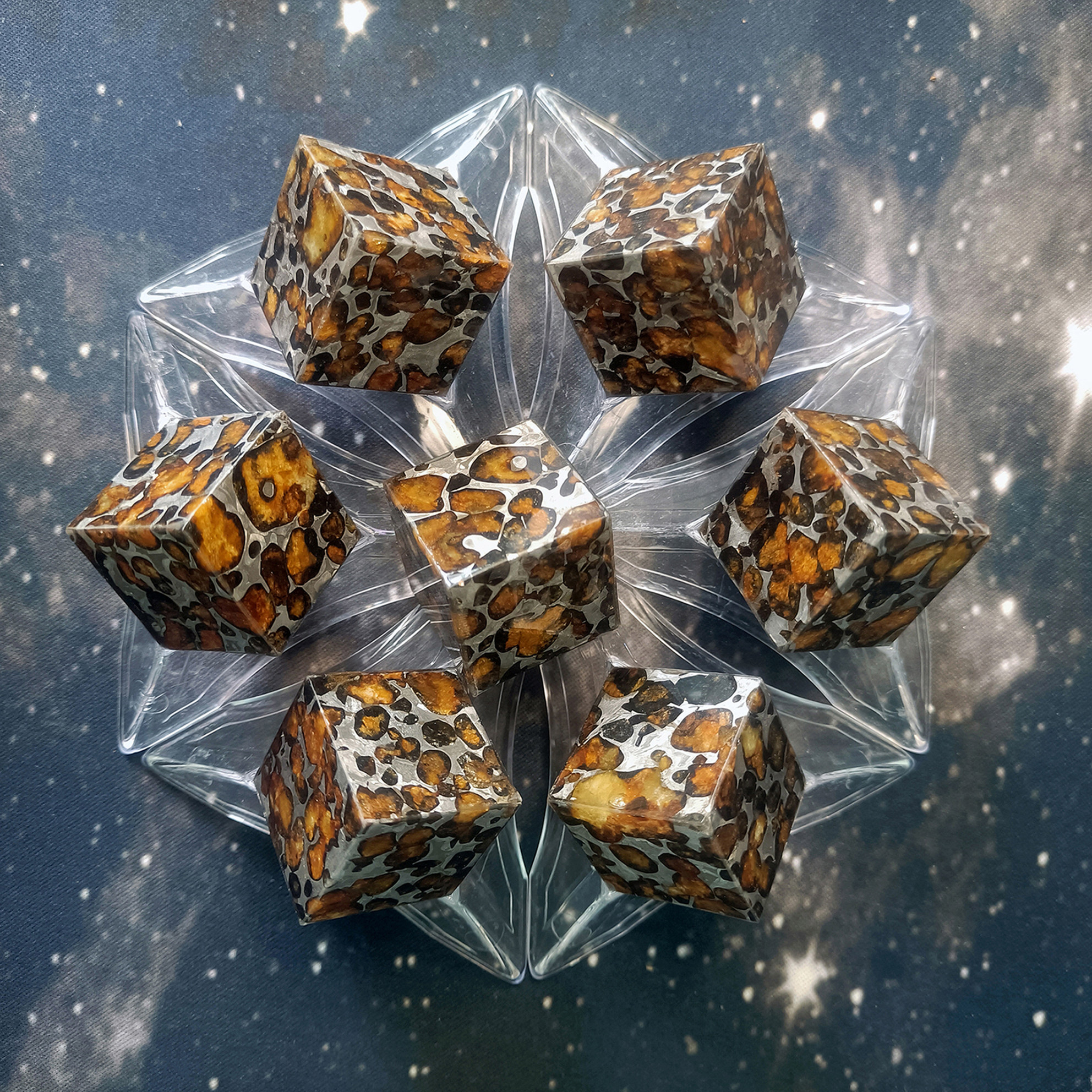 【宇宙魔方】肯尼亚石铁橄榄陨石立方体 地表铁心料 特色星星标本