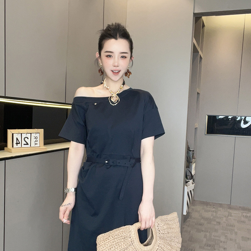 短袖连衣裙女2026夏季新款法式纯色开叉下摆露肩收腰长裙半袖裙子