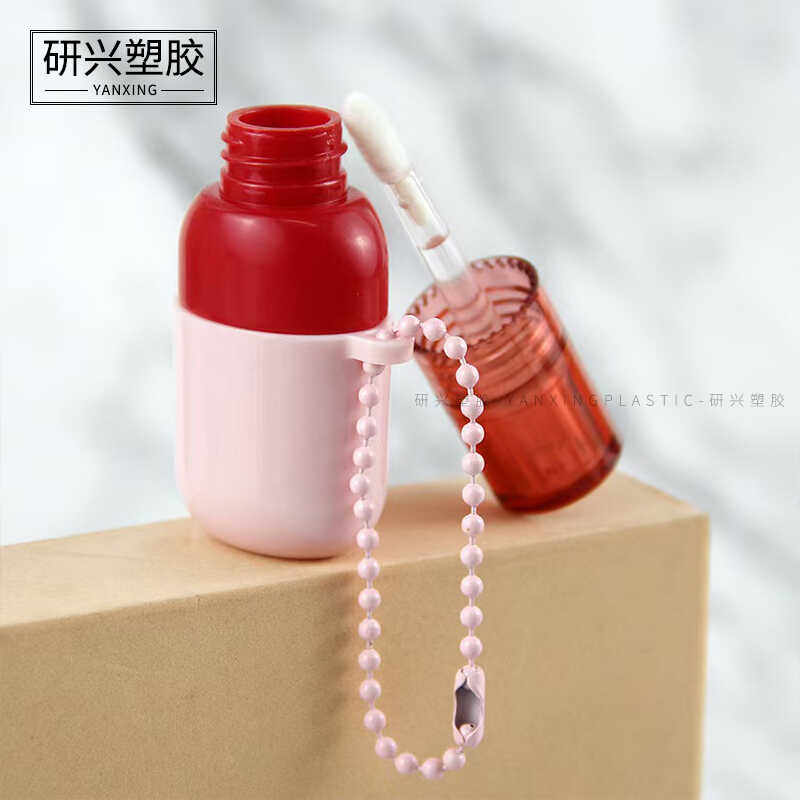 批发新款可爱唇彩管唇油管化妆品包装唇釉空管彩妆包材