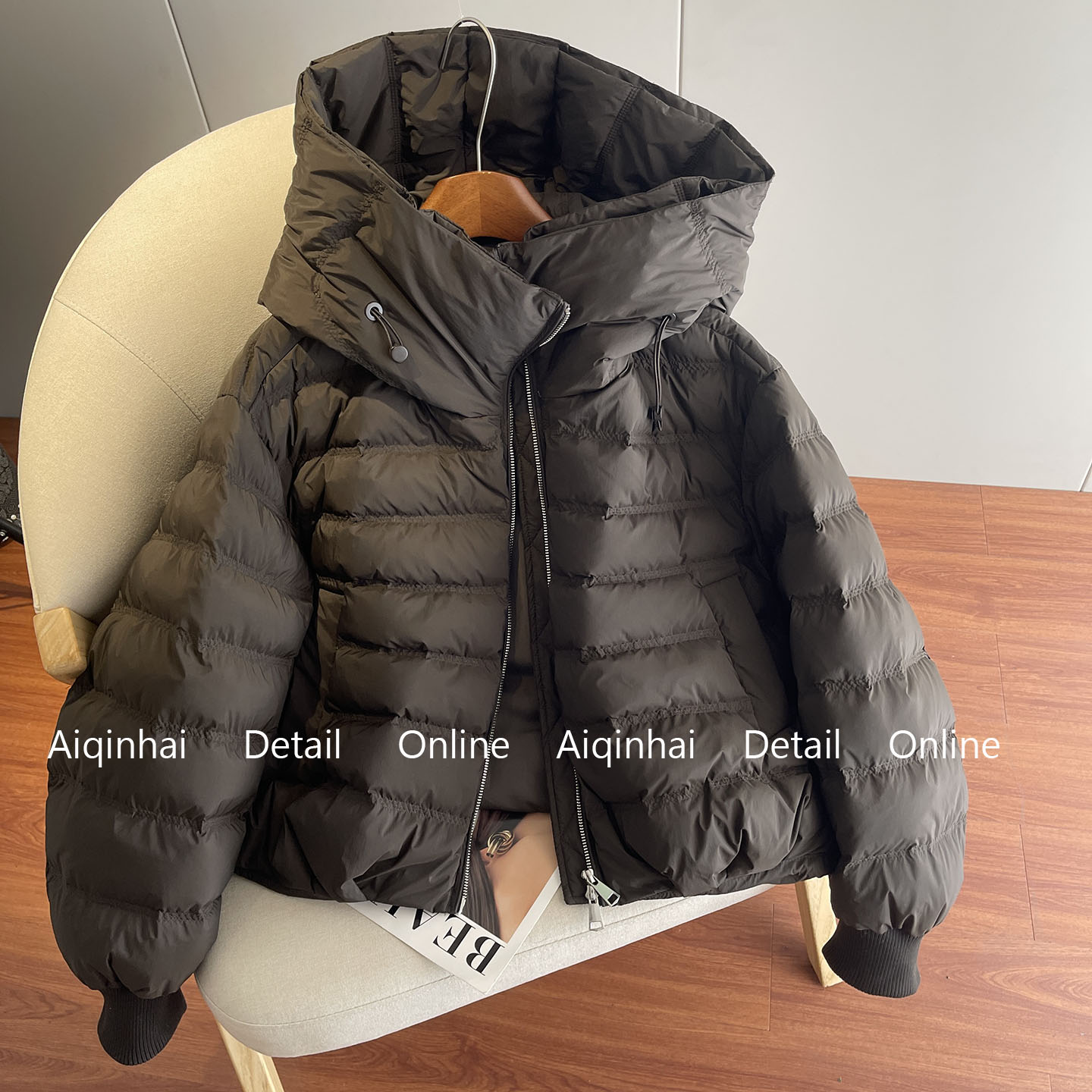 泡芙短款排骨羽绒服女冬季2025年新款保暖加厚90白鸭绒连帽外套潮