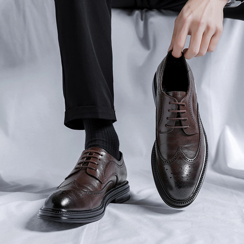 一双高级感的男士布洛克皮鞋