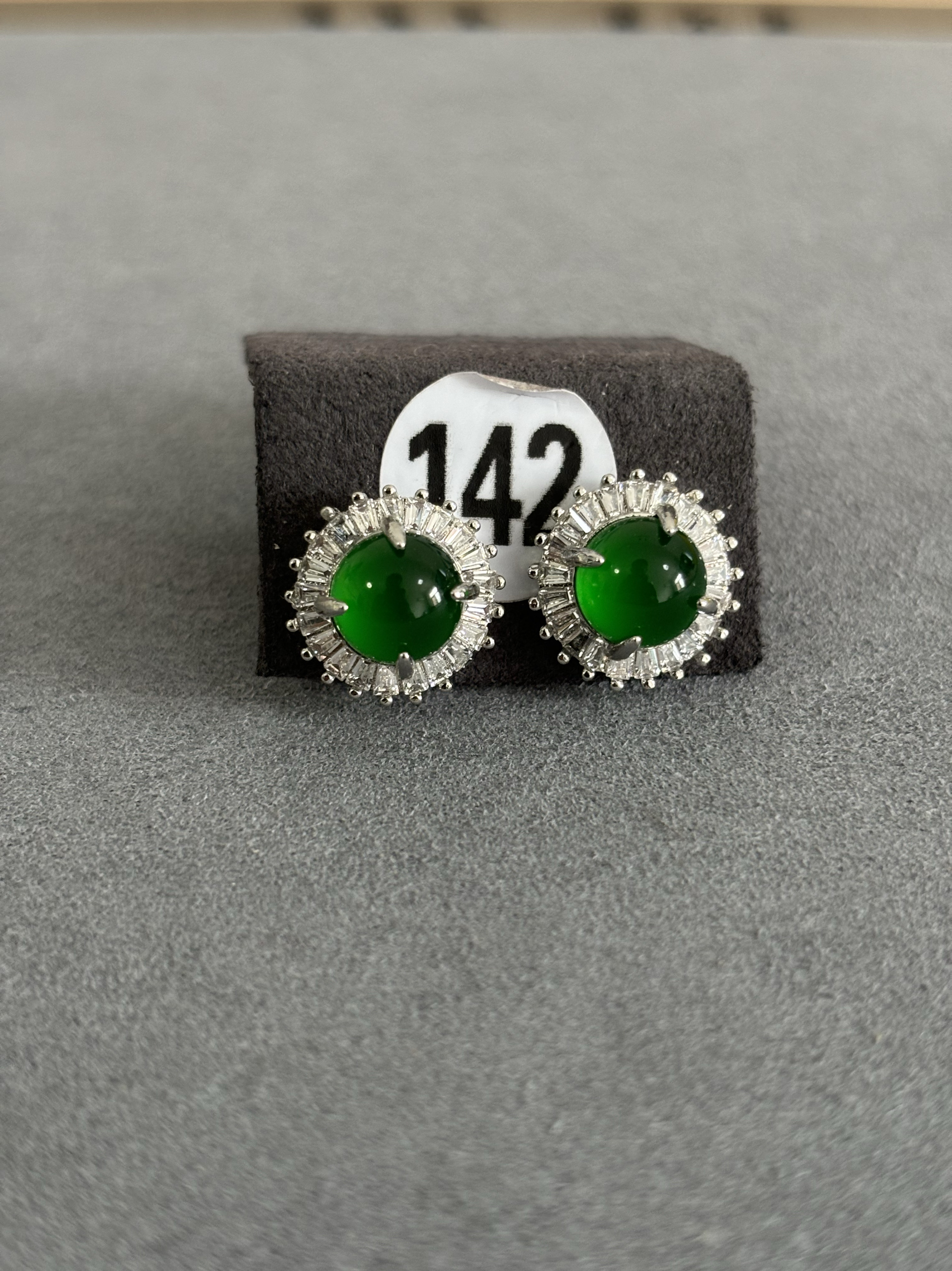 天然缅甸老坑翡翠阳绿色耳钉冰种辣绿蛋面玉石耳环女款帝王绿耳饰