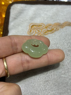 正品天然新疆和田玉冰糯种晴水绿如意锁吊坠挂件冰种白玉锁牌挂坠